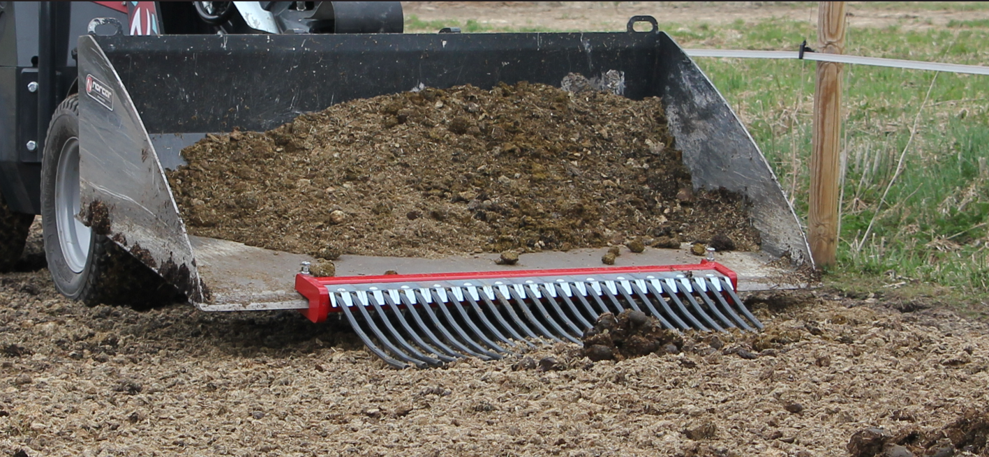 Norcar_manure_collector_horse